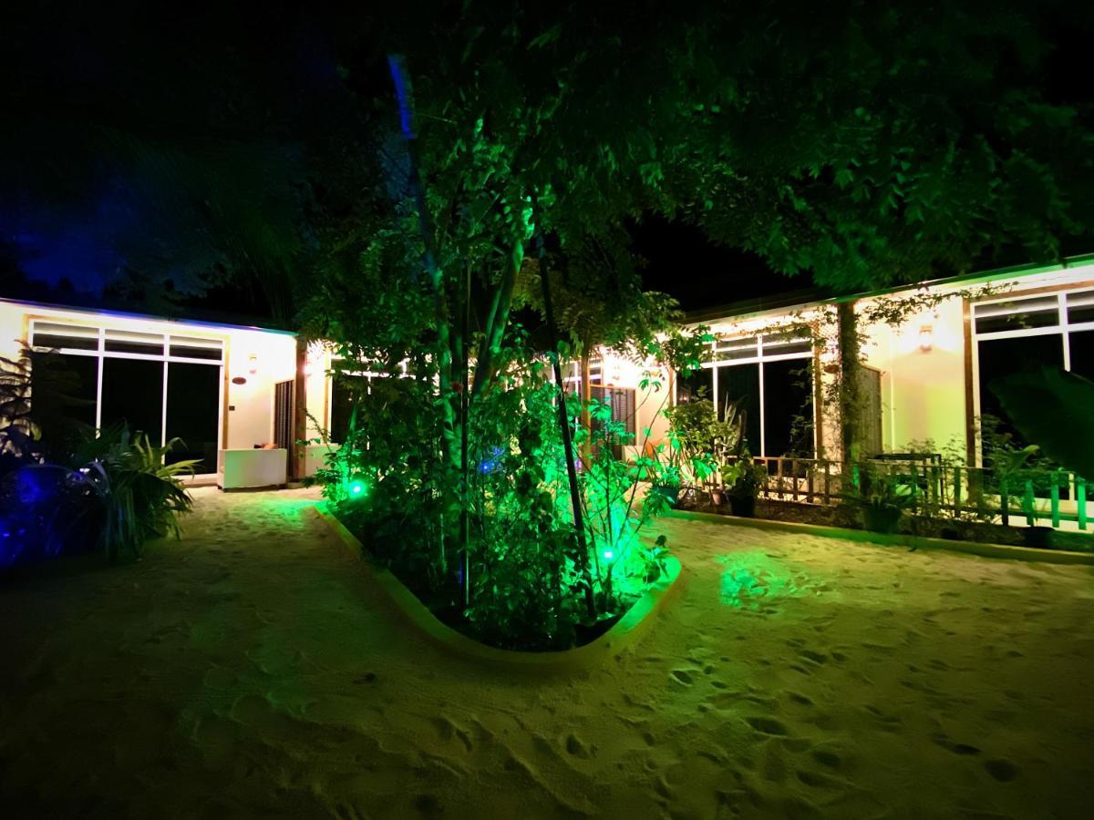 Manta Dhangethi Buitenkant foto